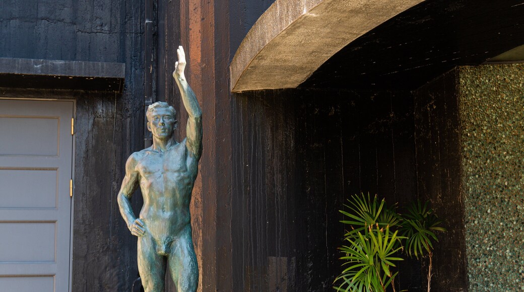 St Maarten and St Martin showing outdoor art and a statue or sculpture