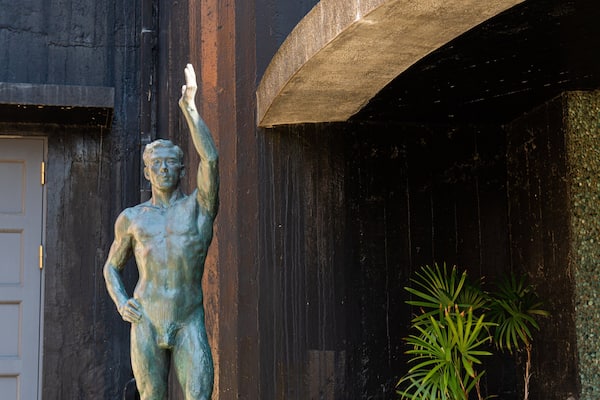 St Maarten and St Martin showing outdoor art and a statue or sculpture