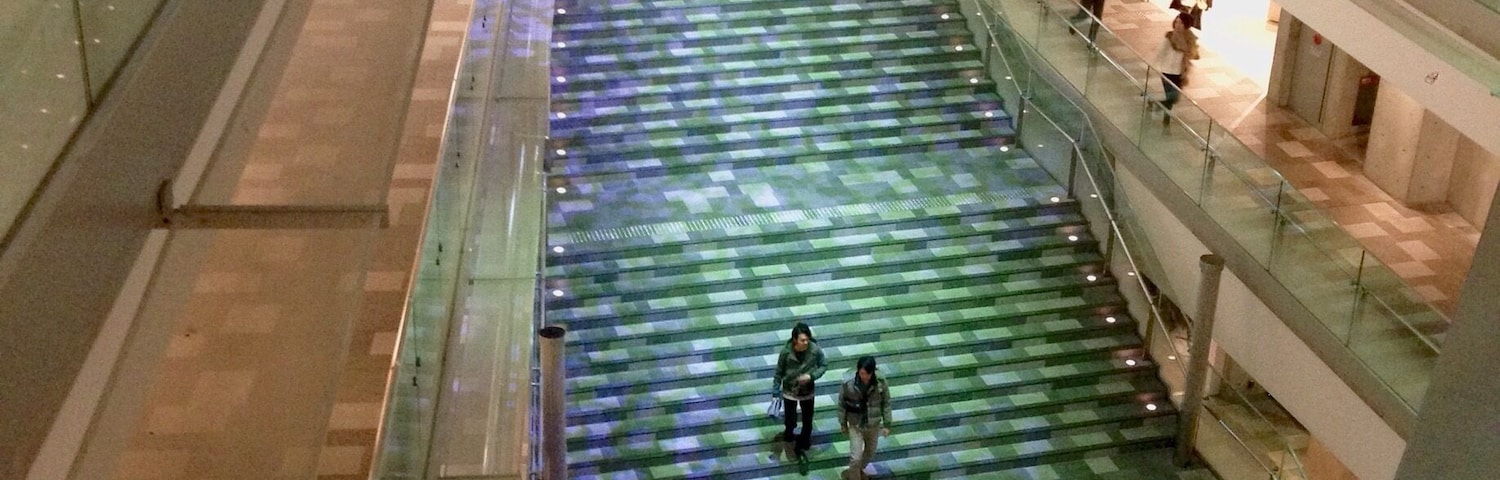 #architecture Tadao Ando has incorporated the idea of shopping without the stairs by gradually sloping the pathways to act as ramps.
#stunningstructures #pattern