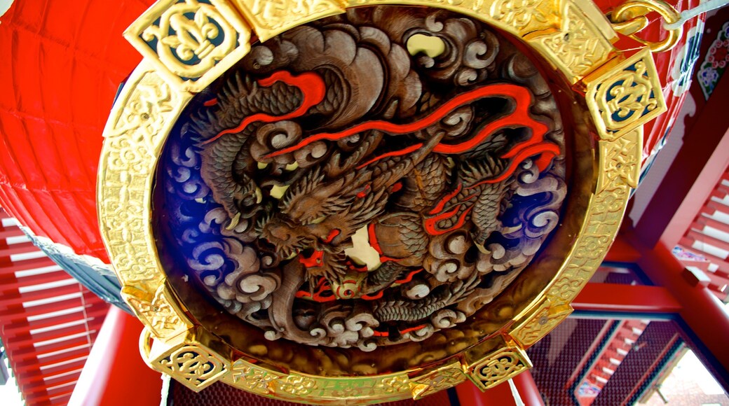 Sensoji-tempel toont een tempel of gebedshuis en religieuze elementen