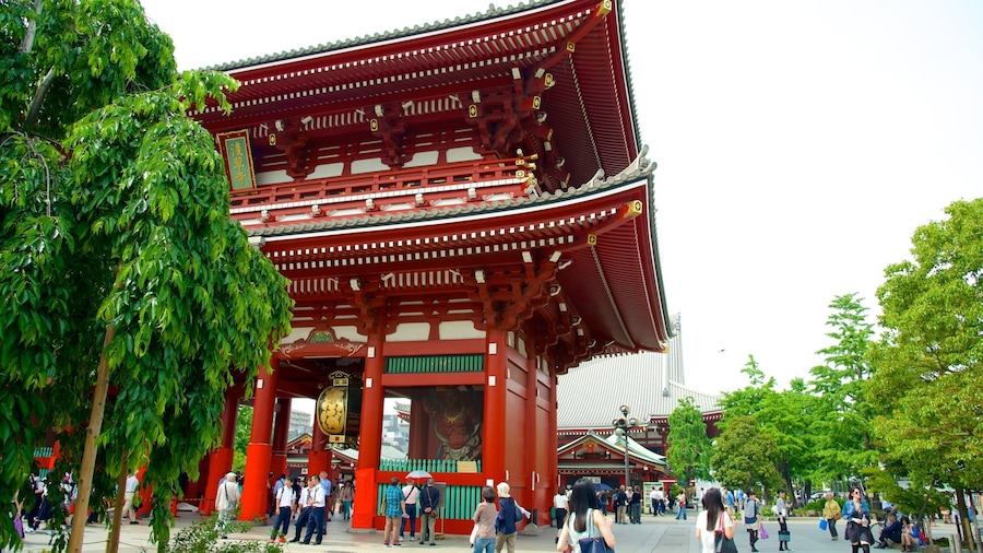 Sensoji Temple featuring religious aspects, street scenes and a city