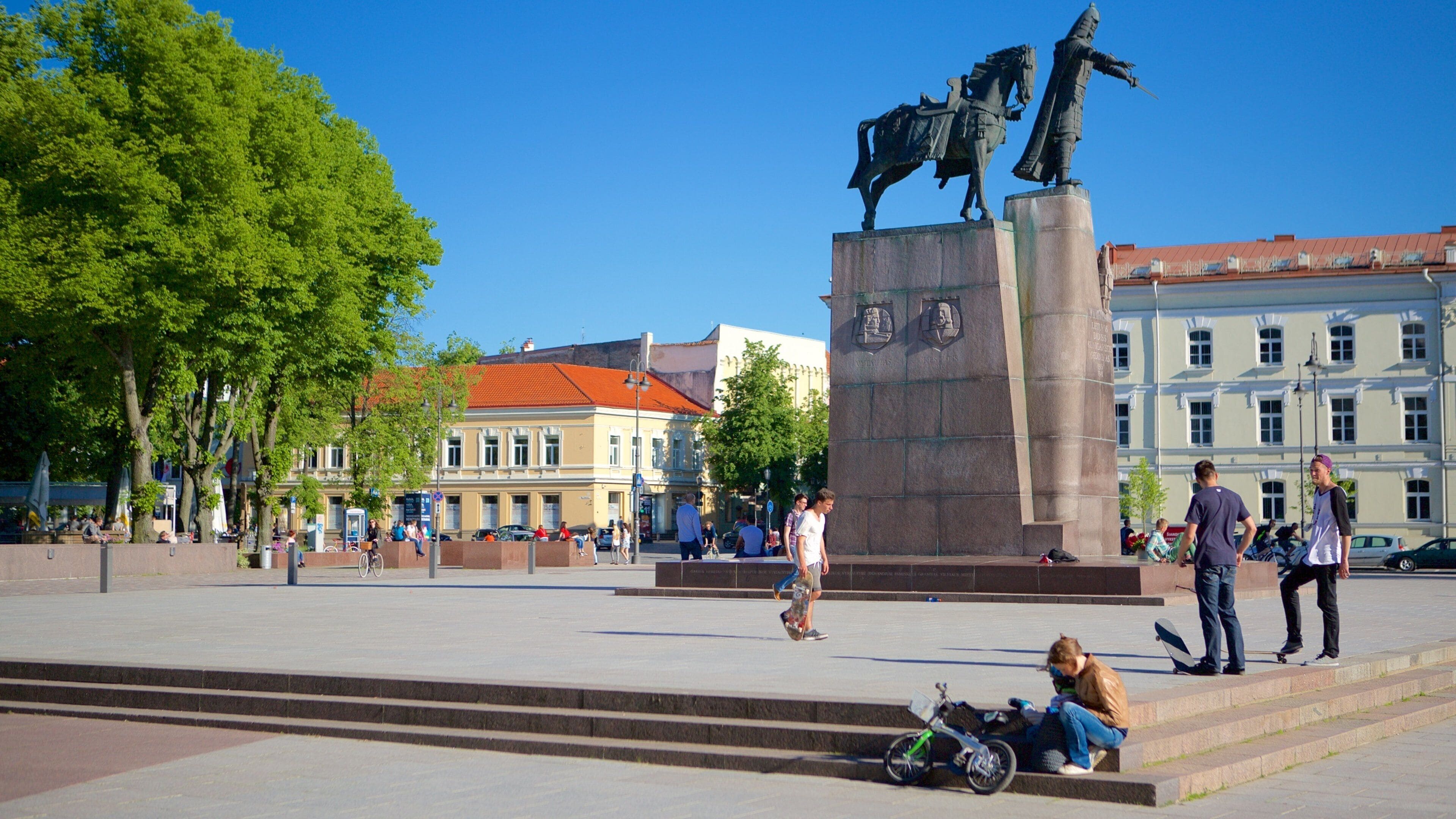 Cathedral Square caracterizando uma praça ou plaza