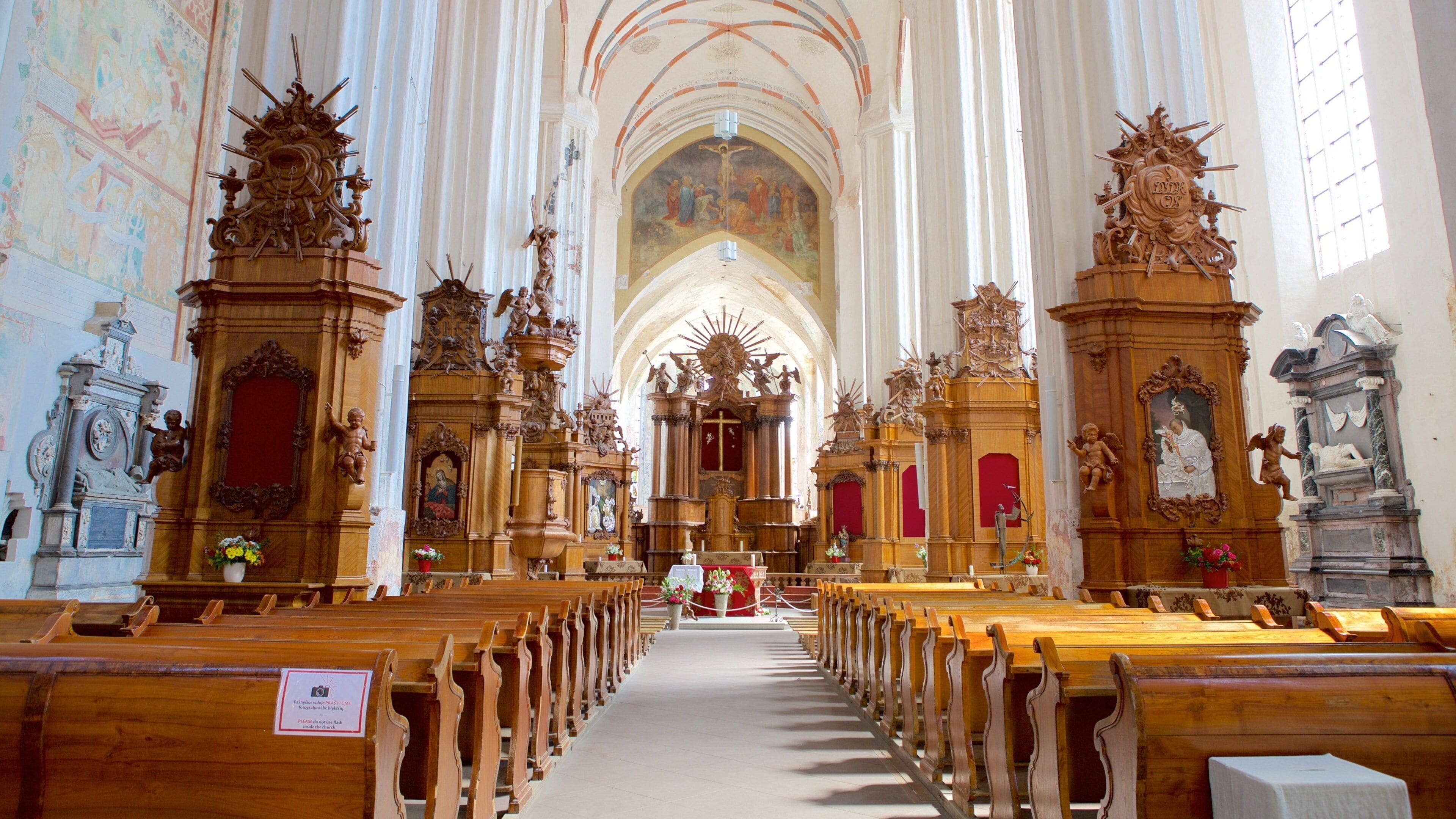 Skt. Anne-kirken som viser interiør, religiøse aspekter og en kirke eller en katedral
