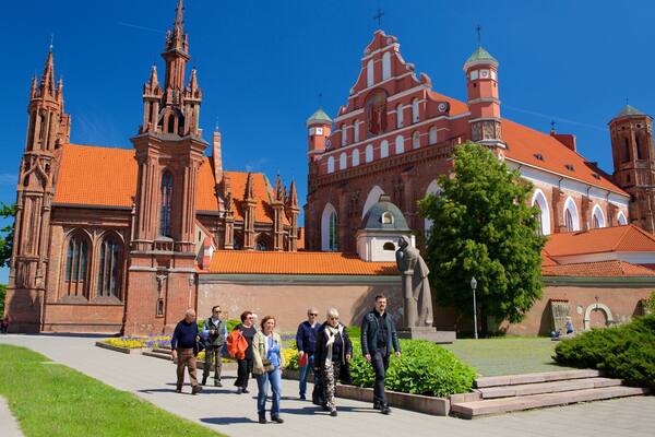 St. Anne\'s Church showing heritage architecture, a church or cathedral and religious aspects