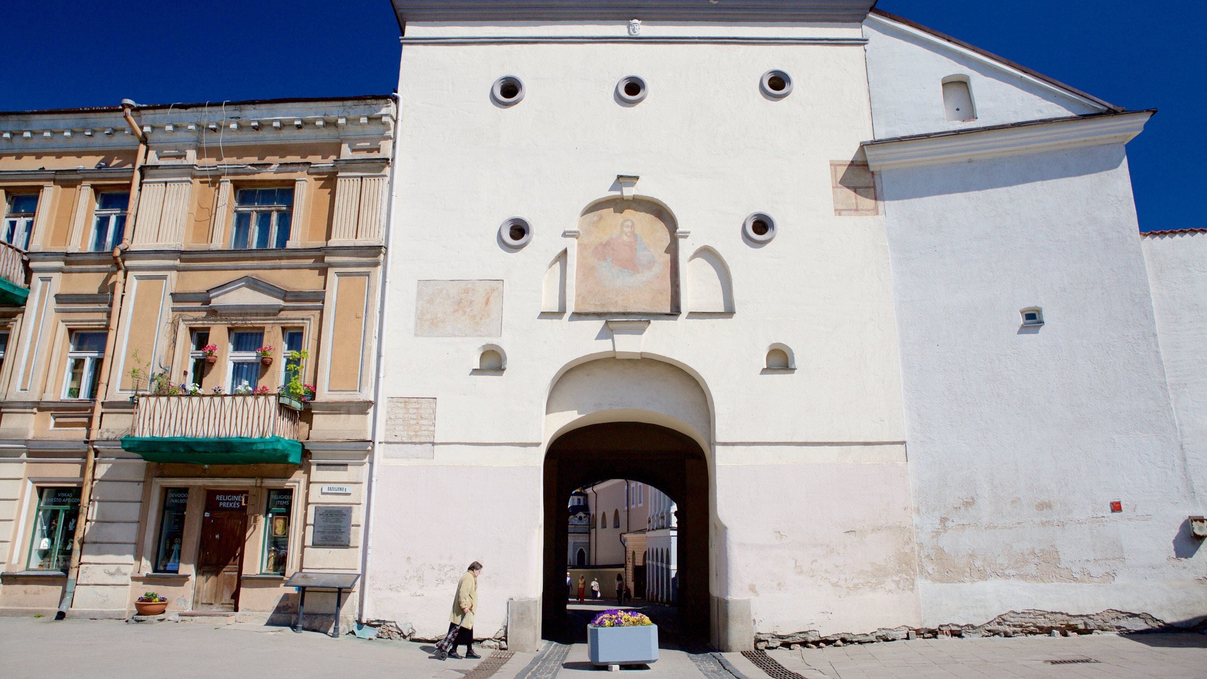 Morgengryets port fasiliteter samt blomster