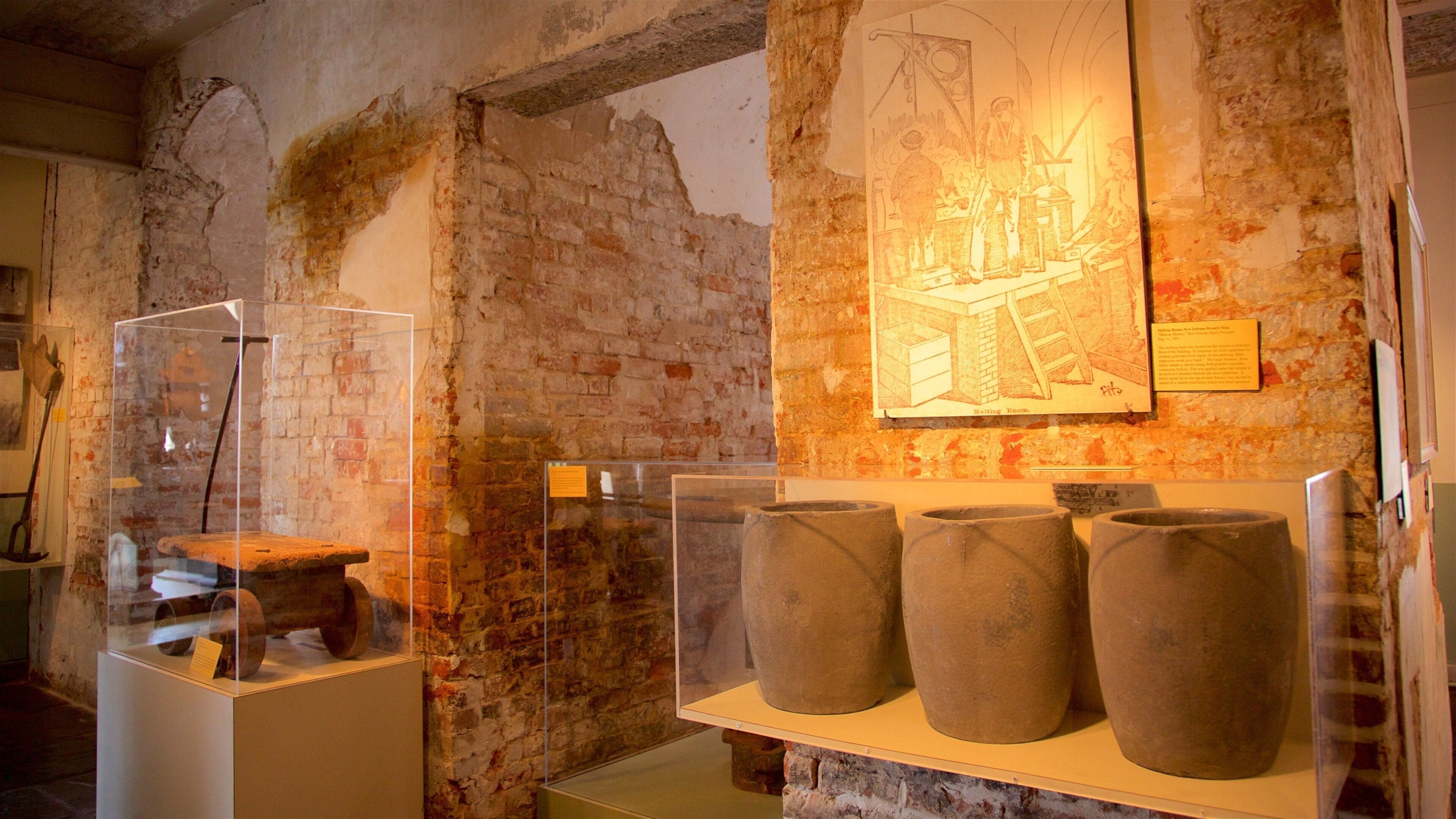 New Orleans Mint que incluye vistas de interior y elementos patrimoniales