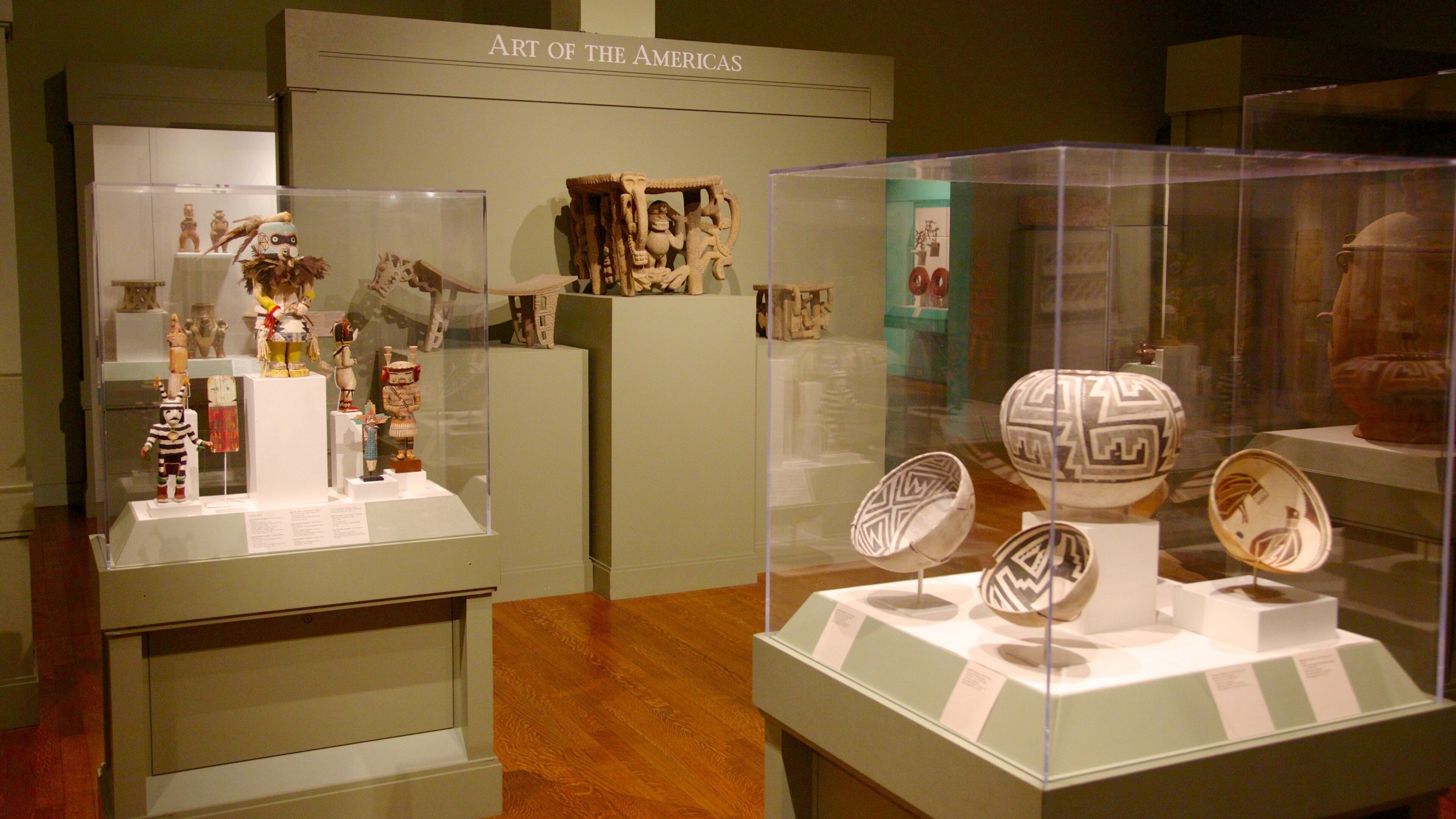 New Orleans Museum of Art che include arte e vista interna