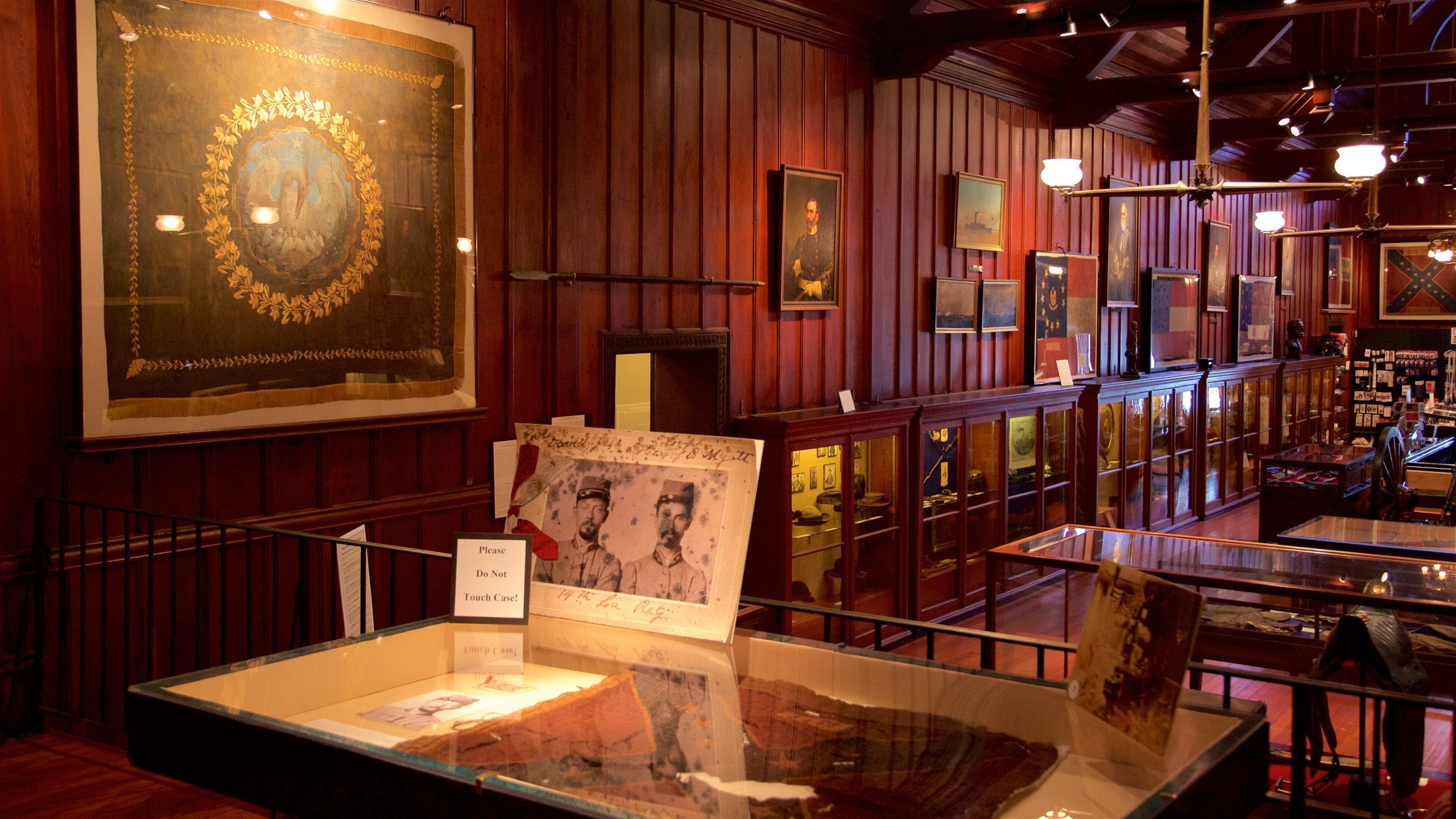 Confederate Memorial Hall Museum que inclui vistas internas e elementos de patrimônio