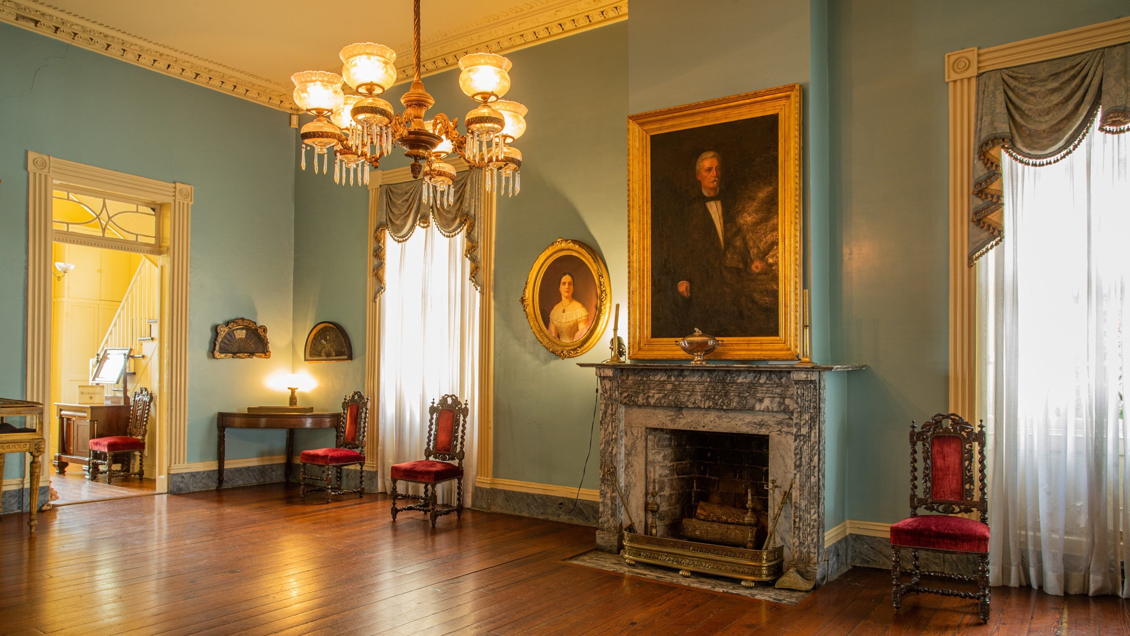 Beauregard-Keyes House which includes interior views, a house and heritage elements