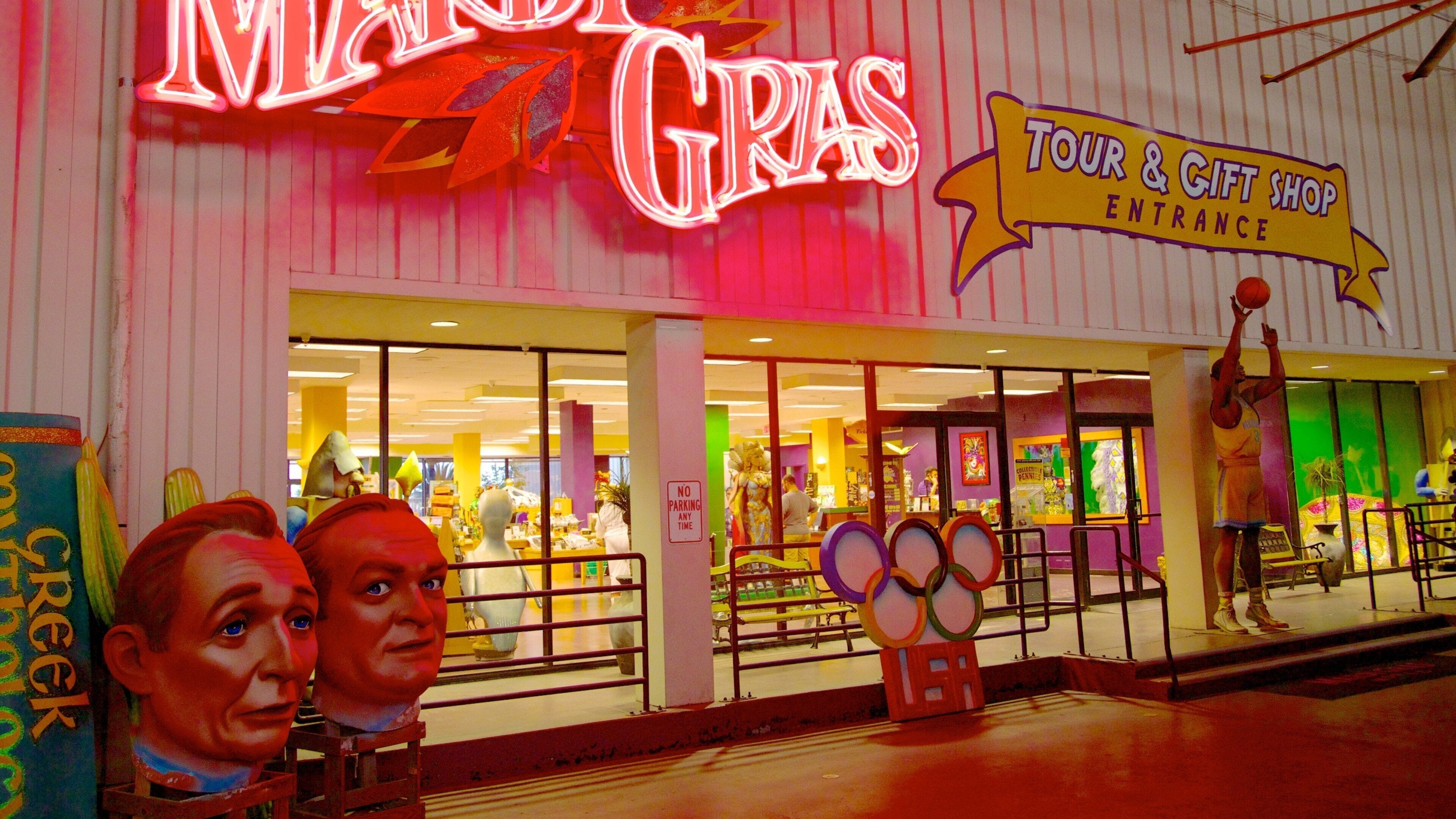 Mardi Gras World แสดง ย่านธุรกิจใจกลางเมือง และ ป้าย