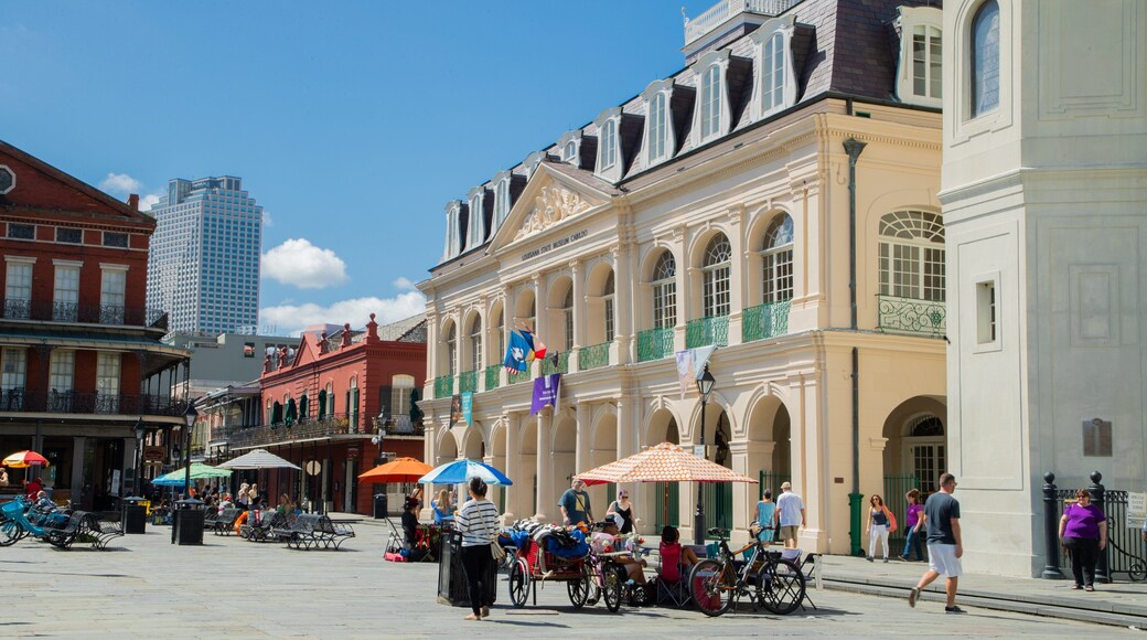 Cabildo which includes street scenes, a square or plaza and heritage elements