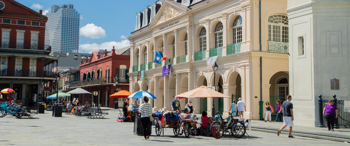 Cabildo which includes street scenes, a square or plaza and heritage elements