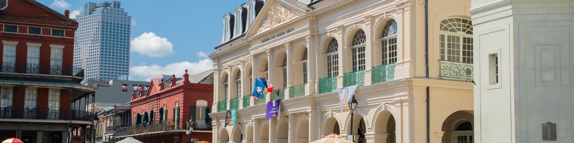 Cabildo which includes street scenes, a square or plaza and heritage elements