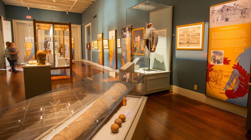 Cabildo featuring interior views