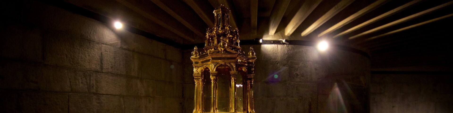 Treasure Museum of St. Lorenzo Cathedral showing heritage elements and interior views