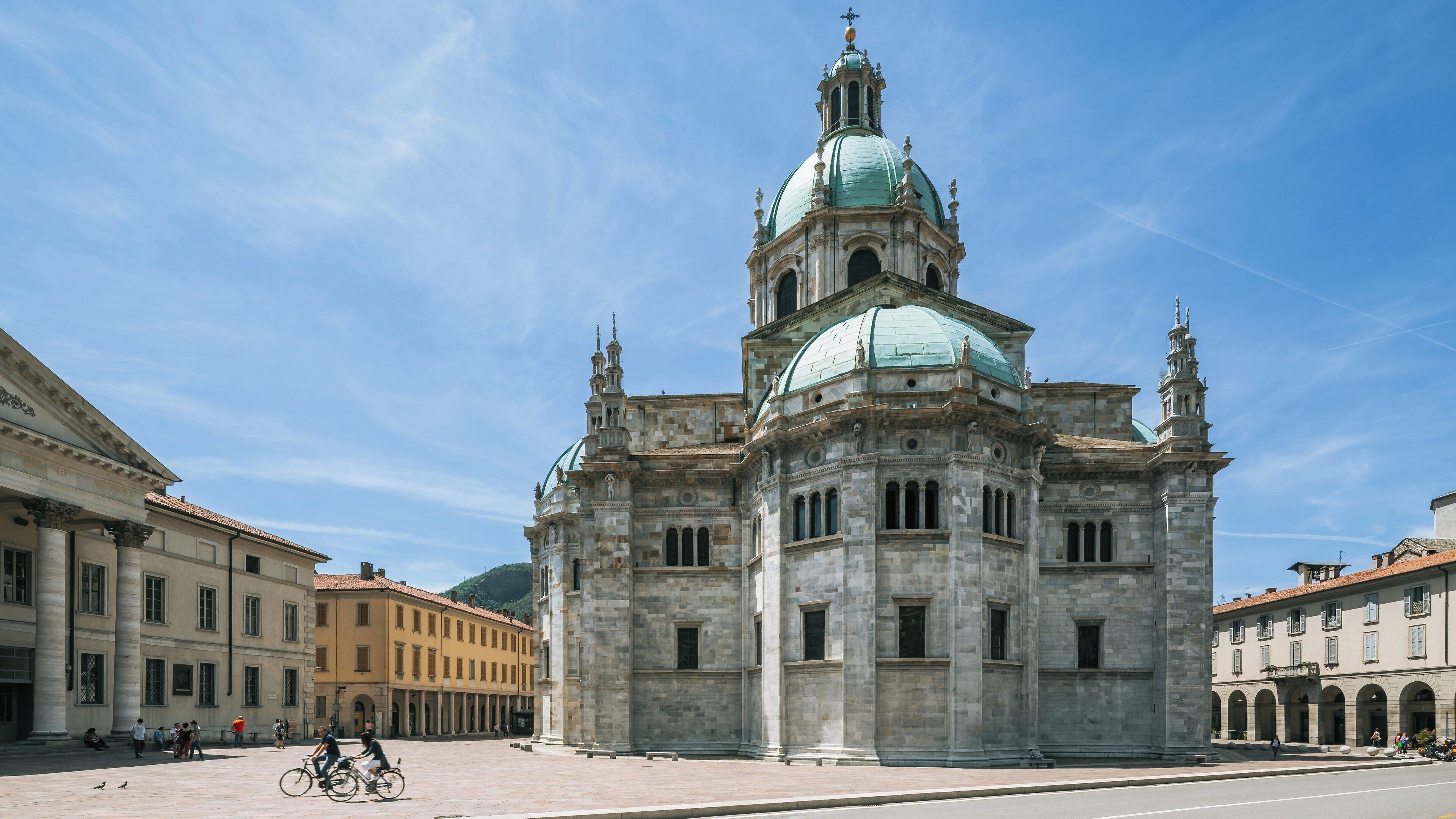 Como Cathedral stands majestically in the heart of Como City Centre under a clear blue sky in Lombardy, Italy