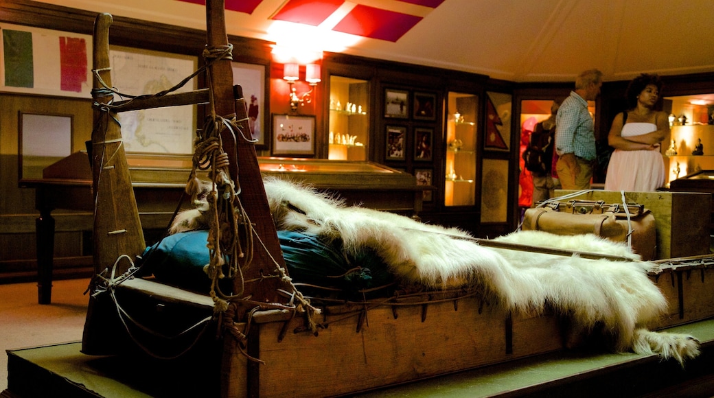 Lake Como featuring interior views