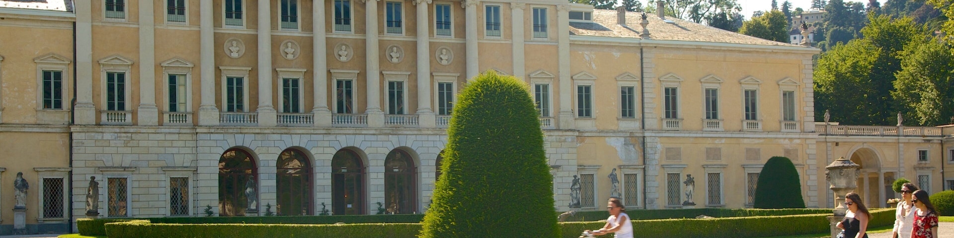 Villa Olmo mostrando um edifício administrativo e um castelo