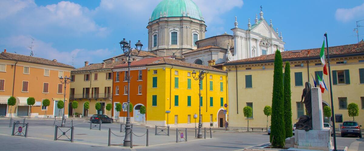 Kathedrale San Giovanni Battista mit einem Kirche oder Kathedrale, Platz oder Plaza und Stadt