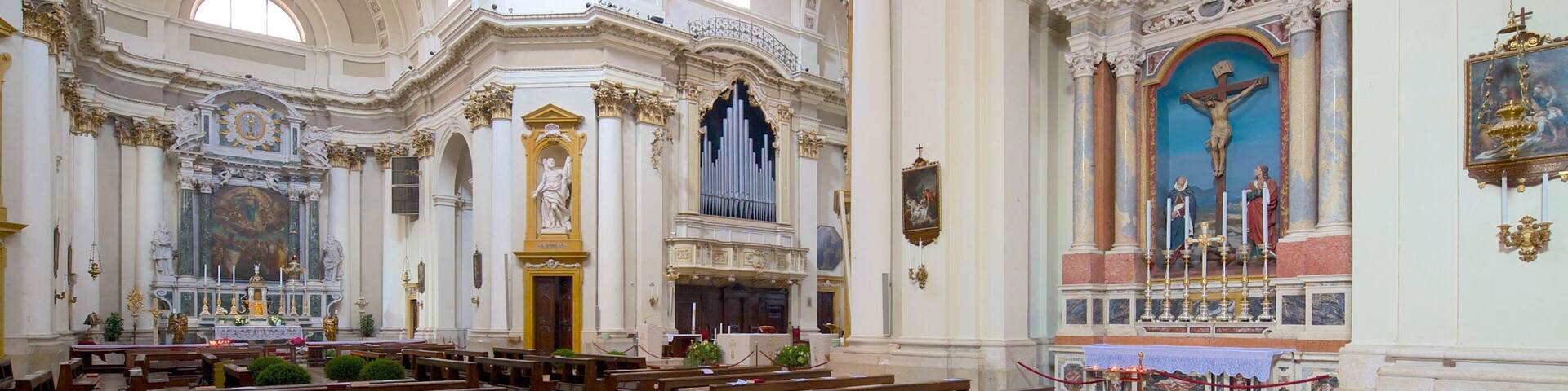 Cathedral of San Giovanni Battista which includes interior views, religious aspects and a church or cathedral