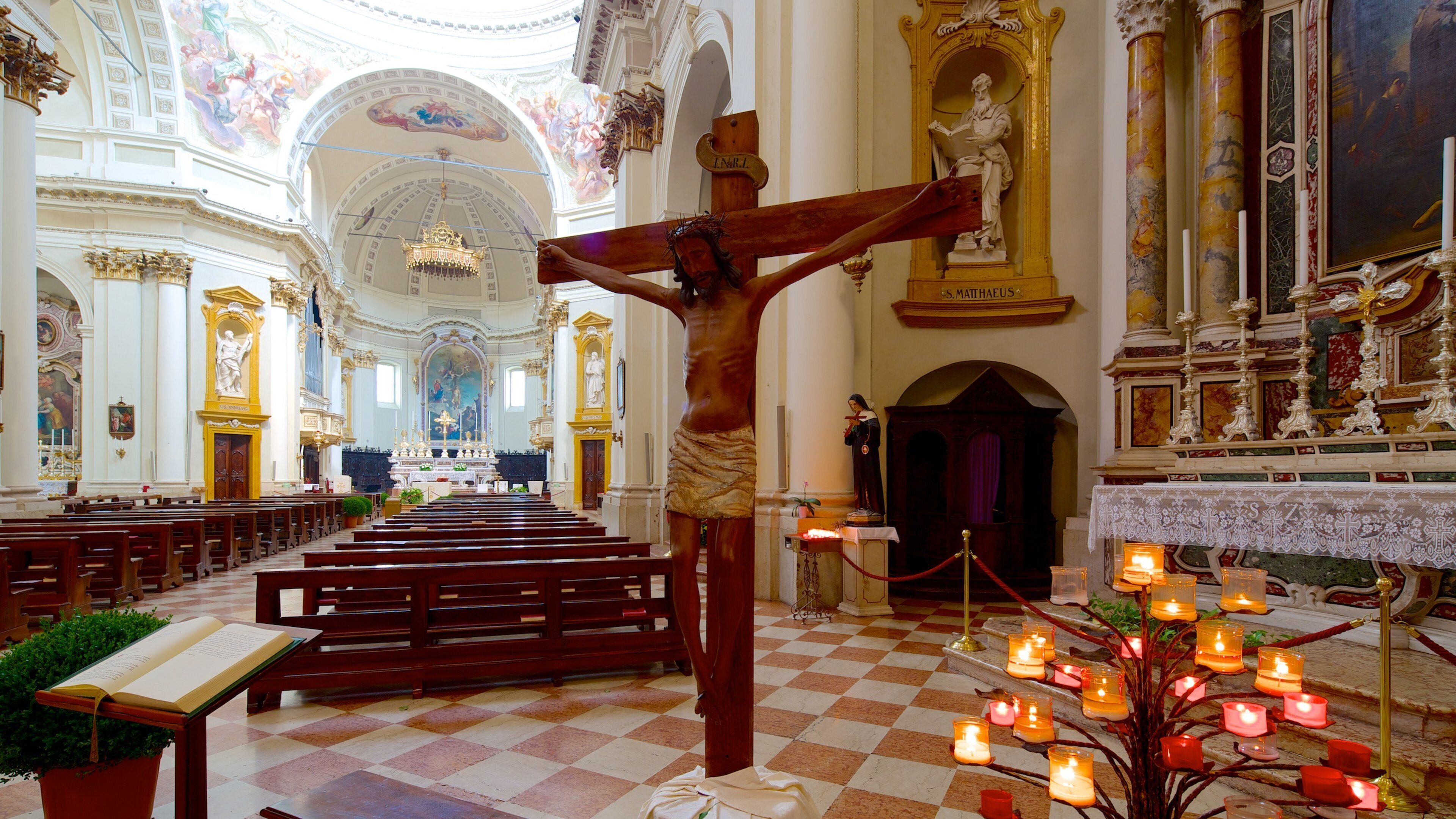 Cathedral of San Giovanni Battista showing a church or cathedral, religious aspects and interior views