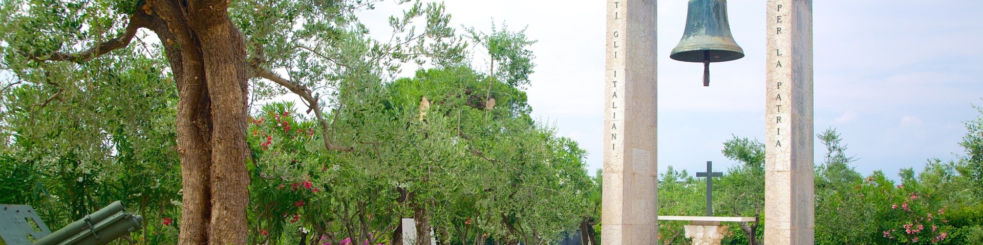 Igreja de San Pietro mostrando um jardim e um monumento