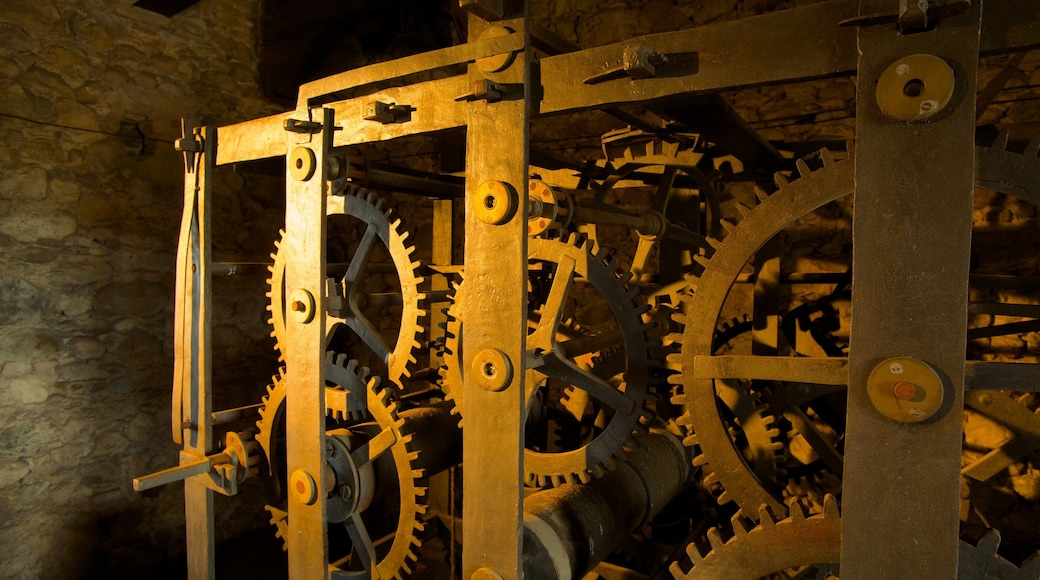 Tour de l\'horloge qui includes vues intérieures