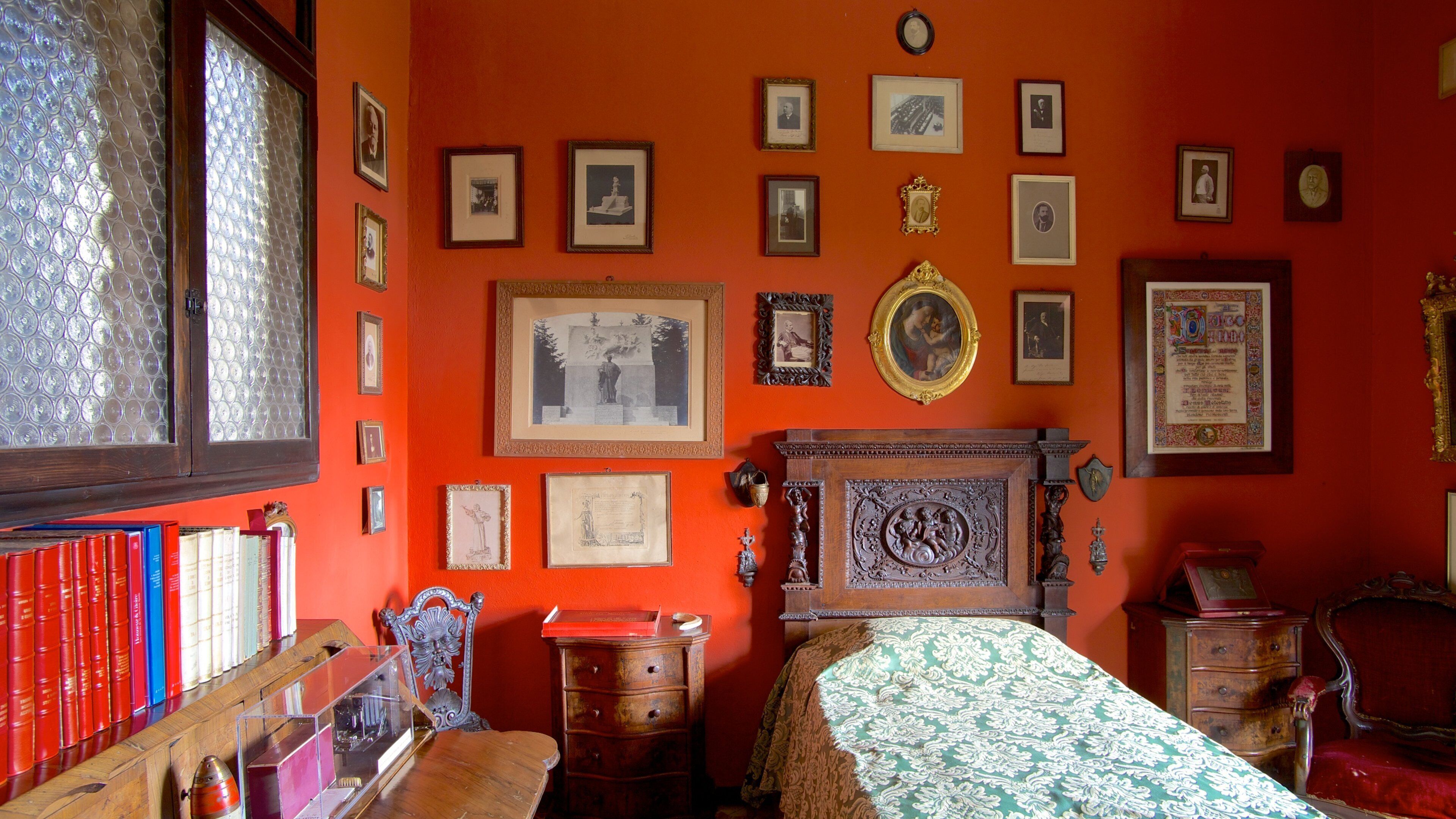 House of the Podesta featuring heritage elements and interior views