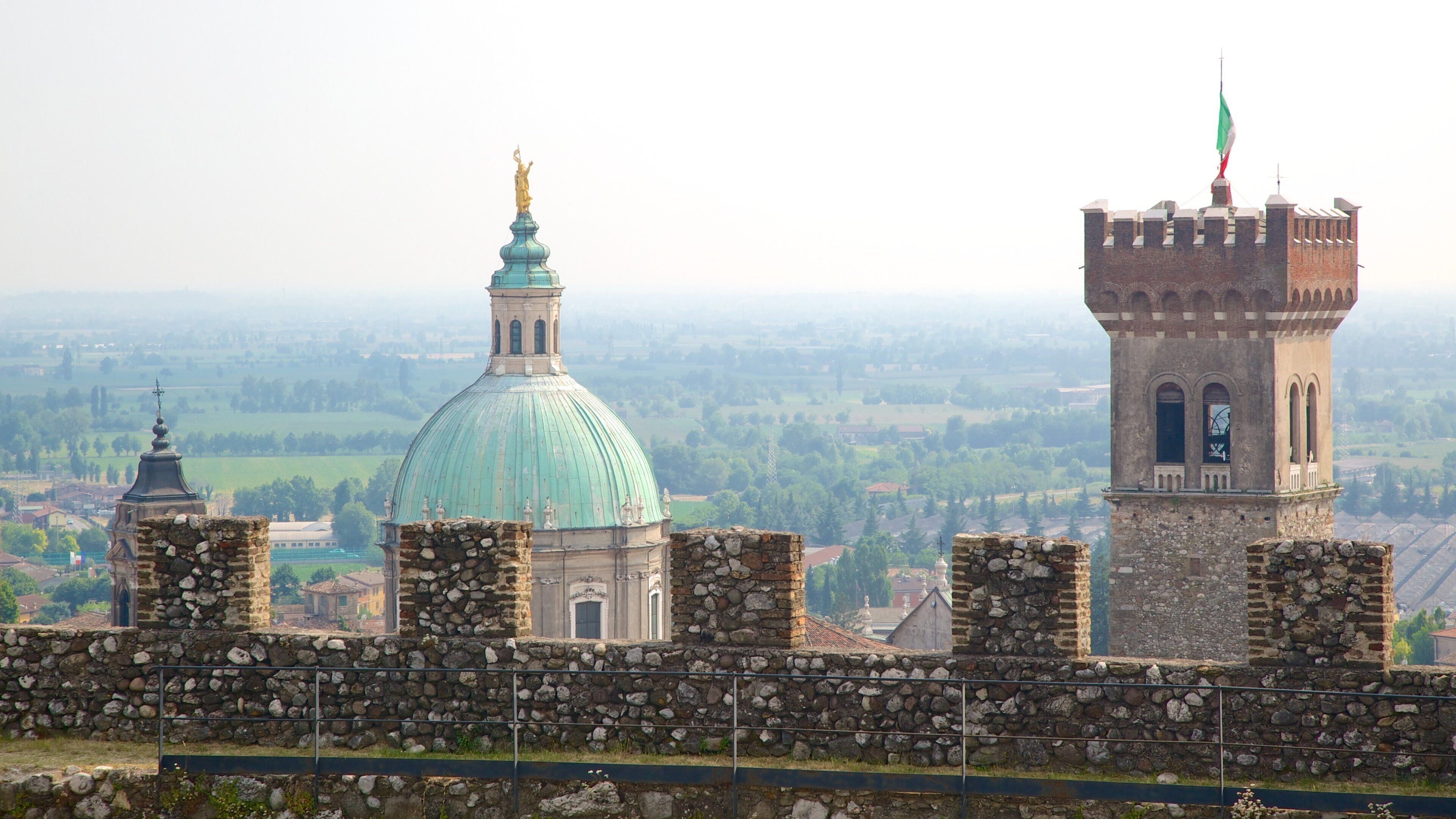 Lonato Fortress featuring heritage elements