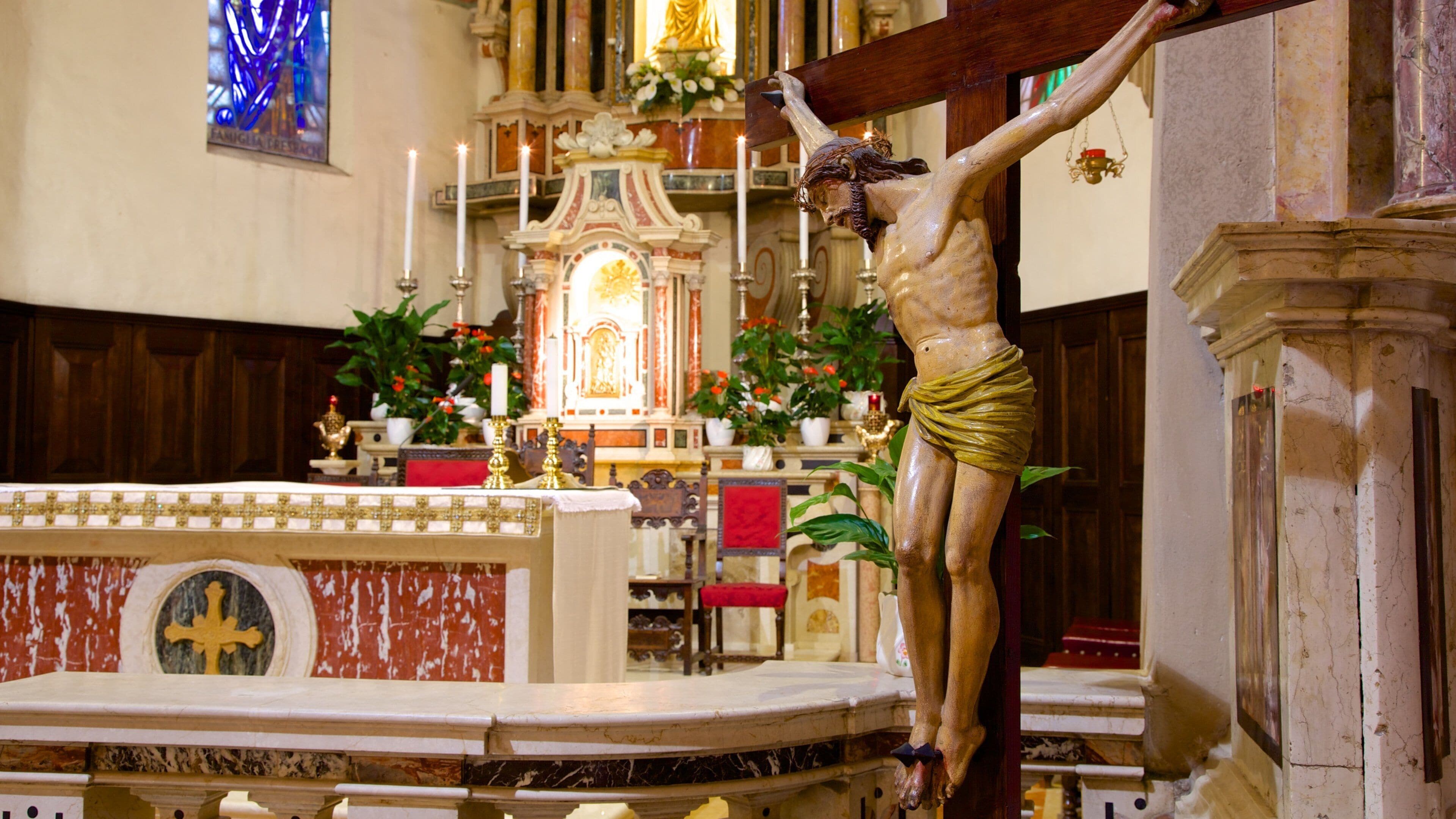 Santa Maria Maggiore featuring interior views, religious elements and a church or cathedral