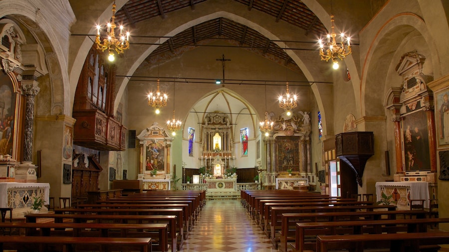 Santa Maria Maggiore showing heritage elements, religious aspects and a church or cathedral