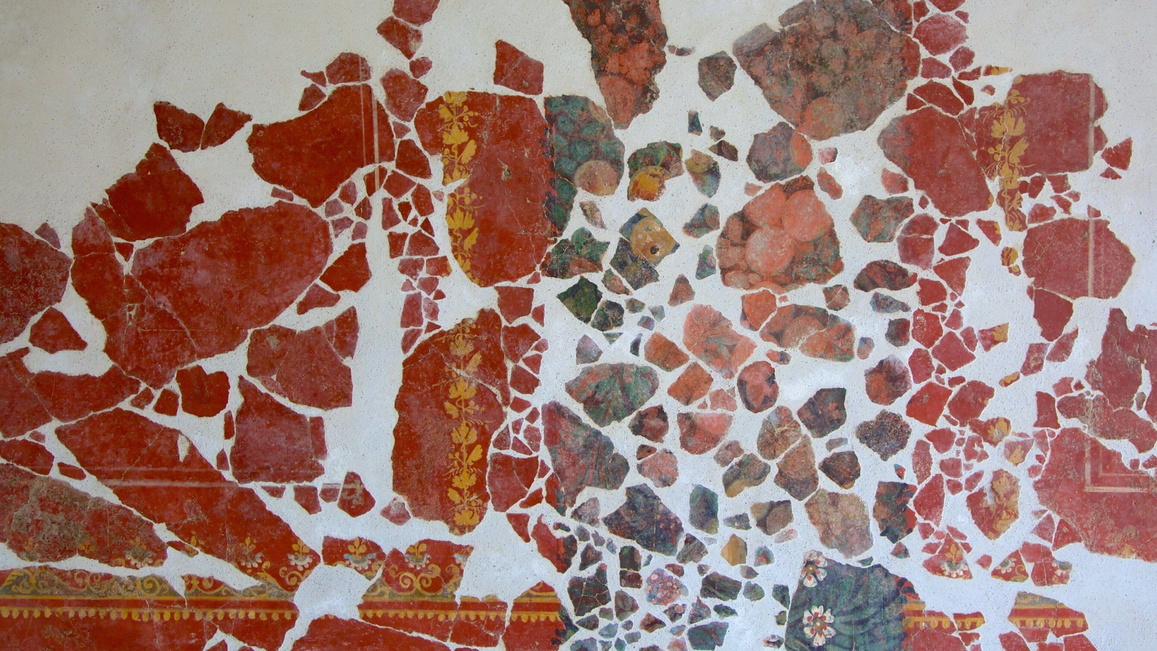 Roman Villa of Desenzano del Garda featuring art and interior views