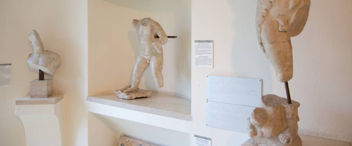 Villa Romana which includes interior views, a statue or sculpture and art