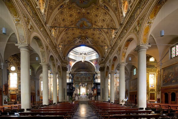 San Vittore Basilica which includes religious aspects, interior views and a church or cathedral