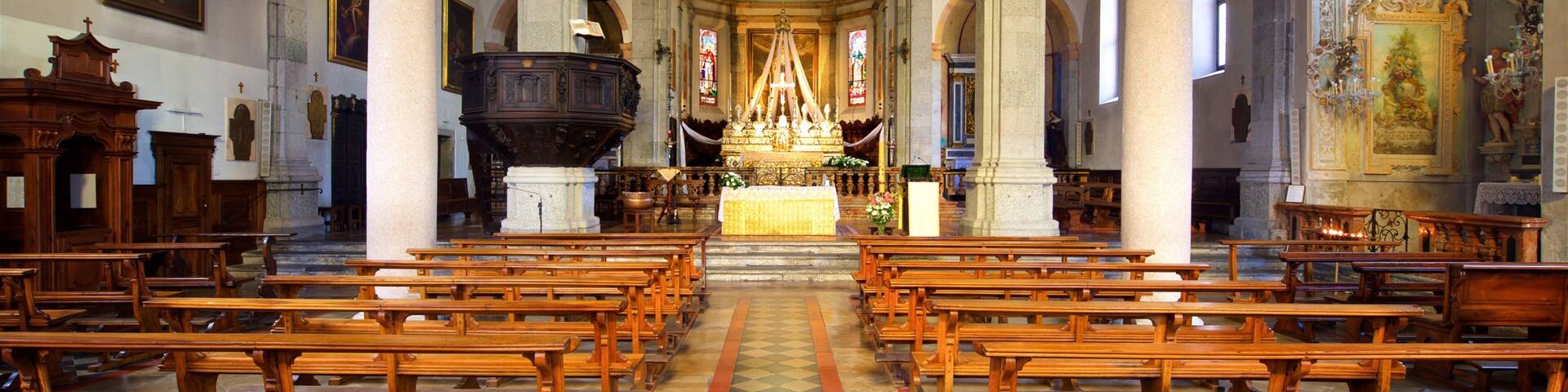 San Leonardo Church which includes interior views, a church or cathedral and heritage elements