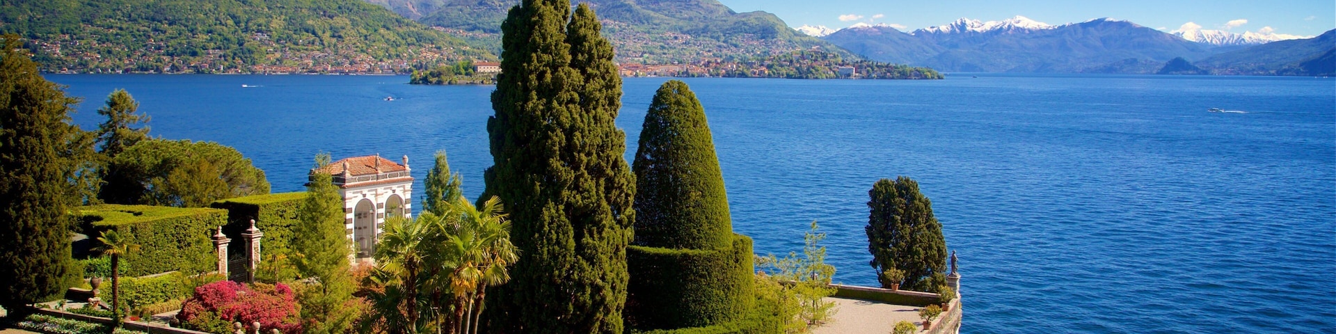 Botanischer Garten der Isola Bella das einen See oder Wasserstelle und Garten