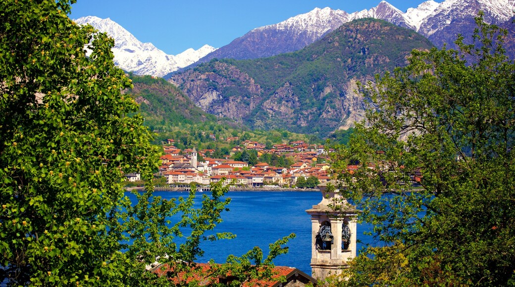 Isola Bella Botanical Garden featuring heritage elements, a small town or village and a lake or waterhole