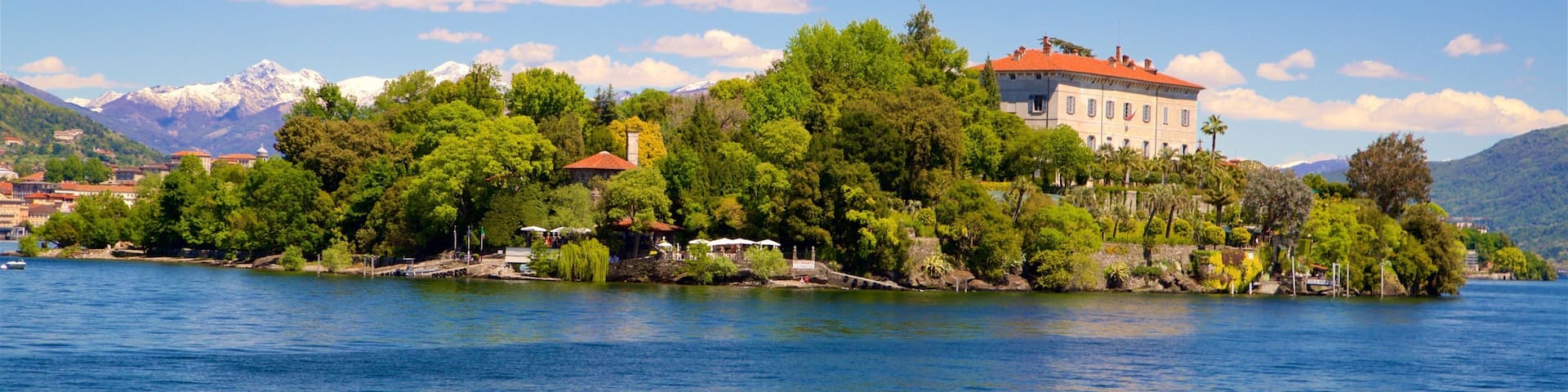 Isola Madre Botanical Garden showing a small town or village and a lake or waterhole
