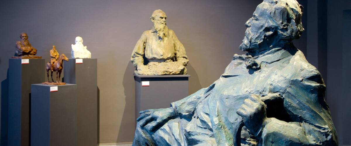 Musée du Paesaggio montrant statue ou sculpture et vues intérieures