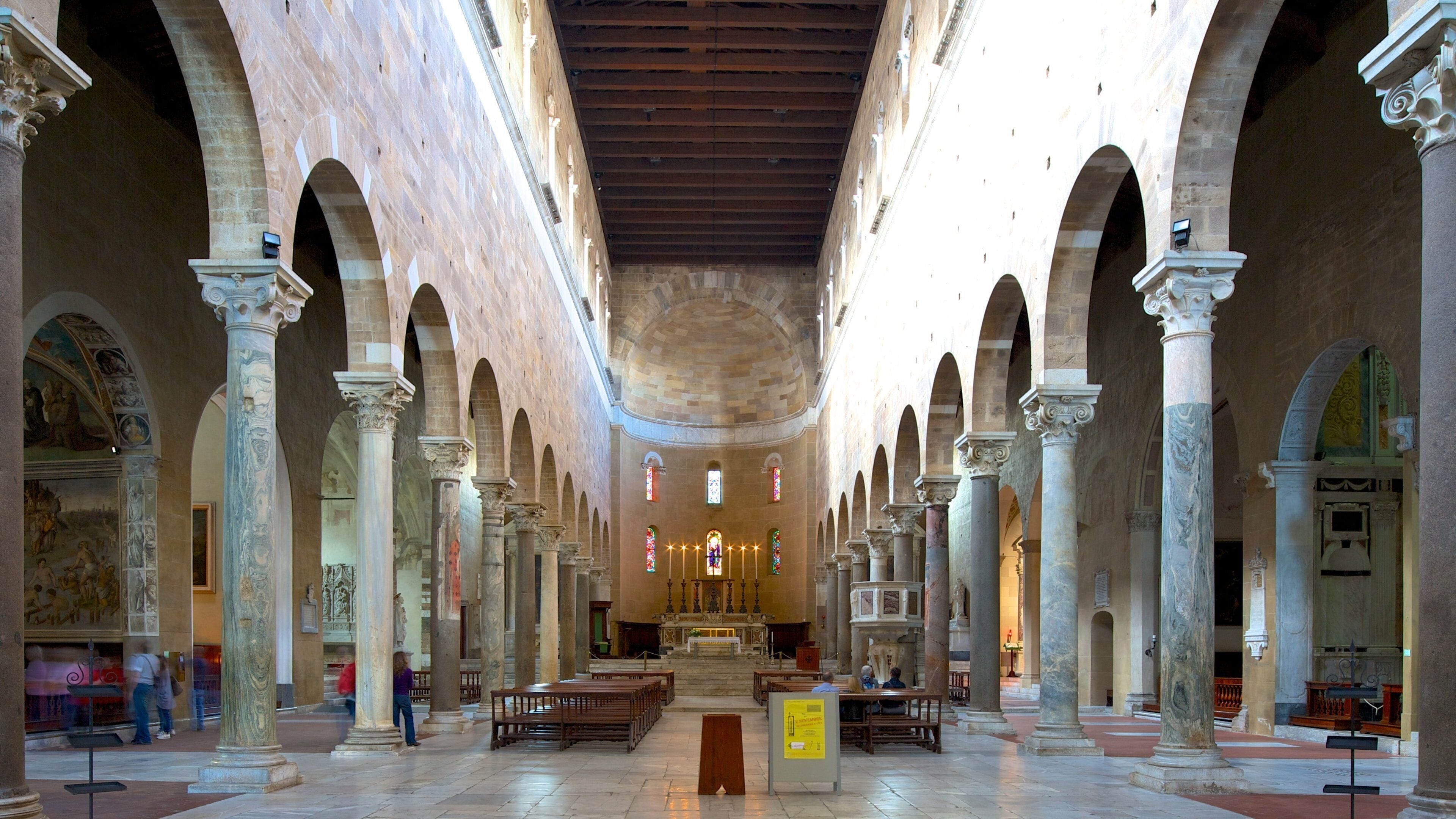 Basilica of San Frediano which includes interior views, religious elements and heritage architecture