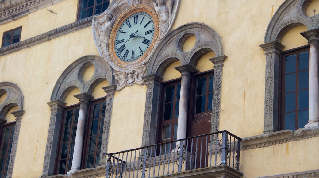 San Micheles kirke i Foro fasiliteter samt historisk arkitektur