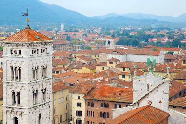 Torre delle Ore welches beinhaltet historische Architektur und Stadt