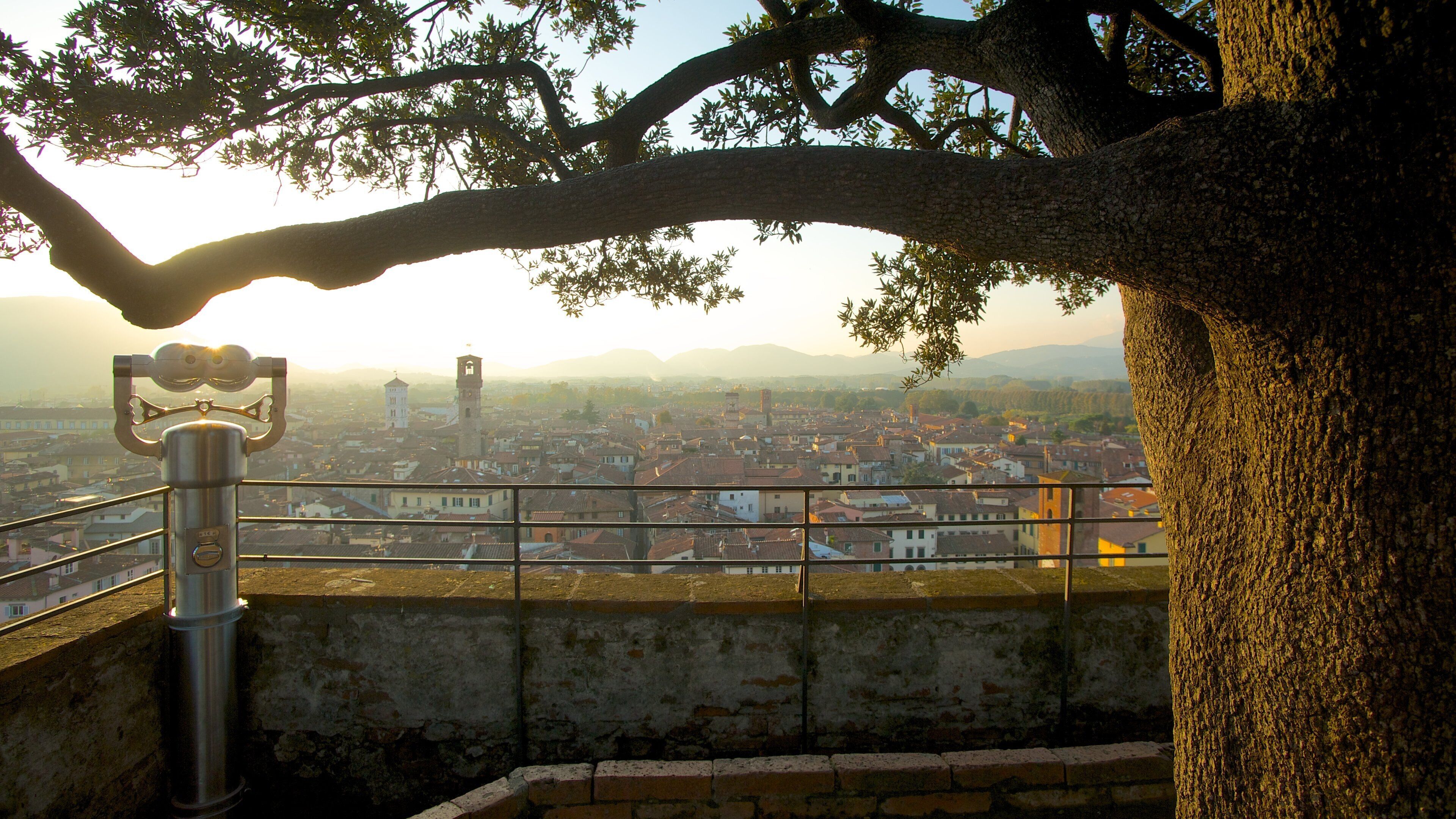 グイニージの塔 フィーチャー 都市, 夕焼け と 眺め