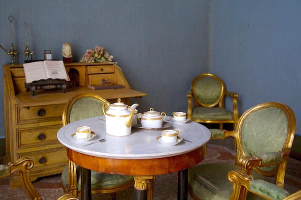 Palazzo Pfanner mostrando vistas internas