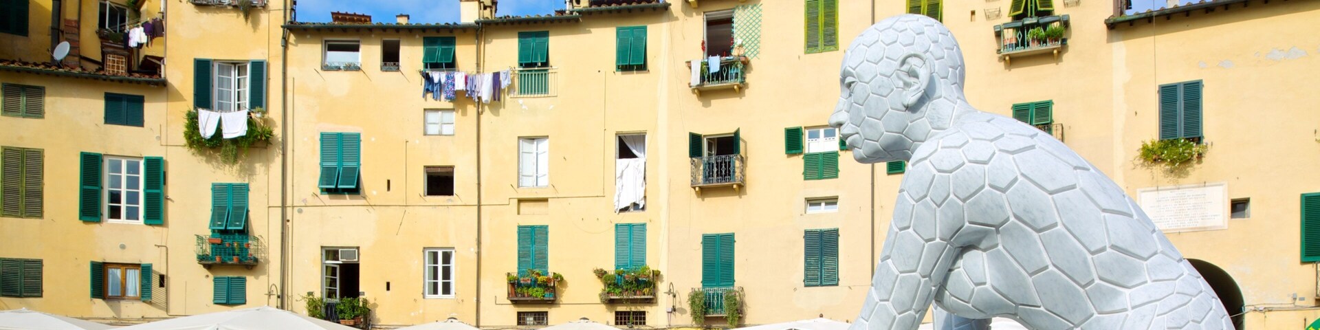 Piazza dell\'Anfiteatro which includes outdoor art, a square or plaza and a statue or sculpture