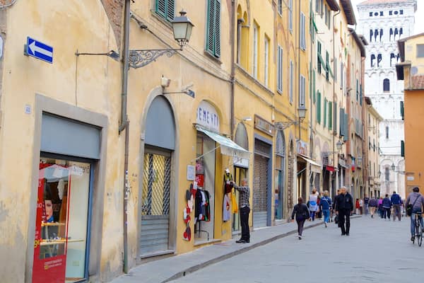 Piazza Napoleone showing a city, street scenes and heritage architecture