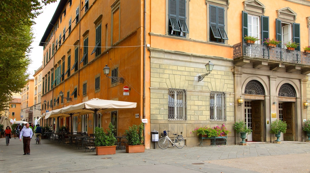 Piazza Napoleone showing a city and street scenes