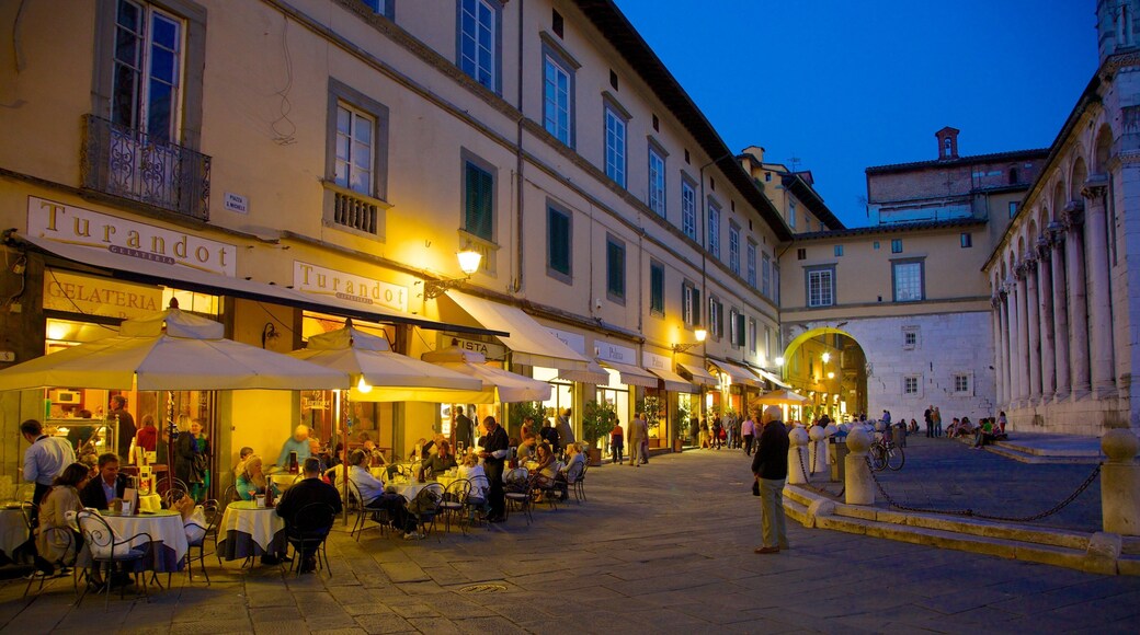 Piazza San Michele qui includes ville, scènes de rue et scènes de café