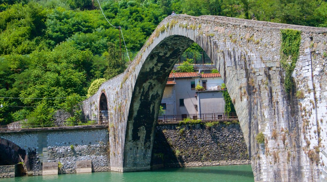 Ponte della Maddalena mostrando un puente