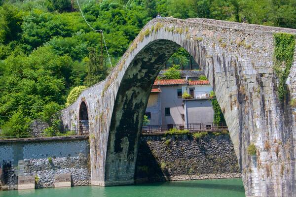 Ponte della Maddalena og byder på en bro